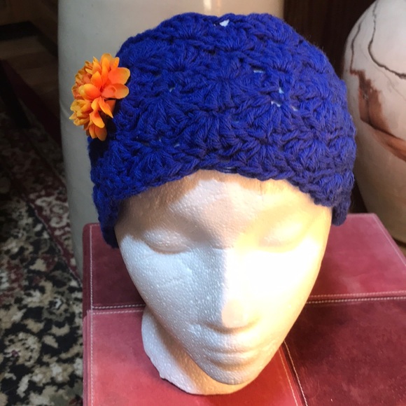 Handmade crocheted headband with flower decoration - Picture 2 of 5